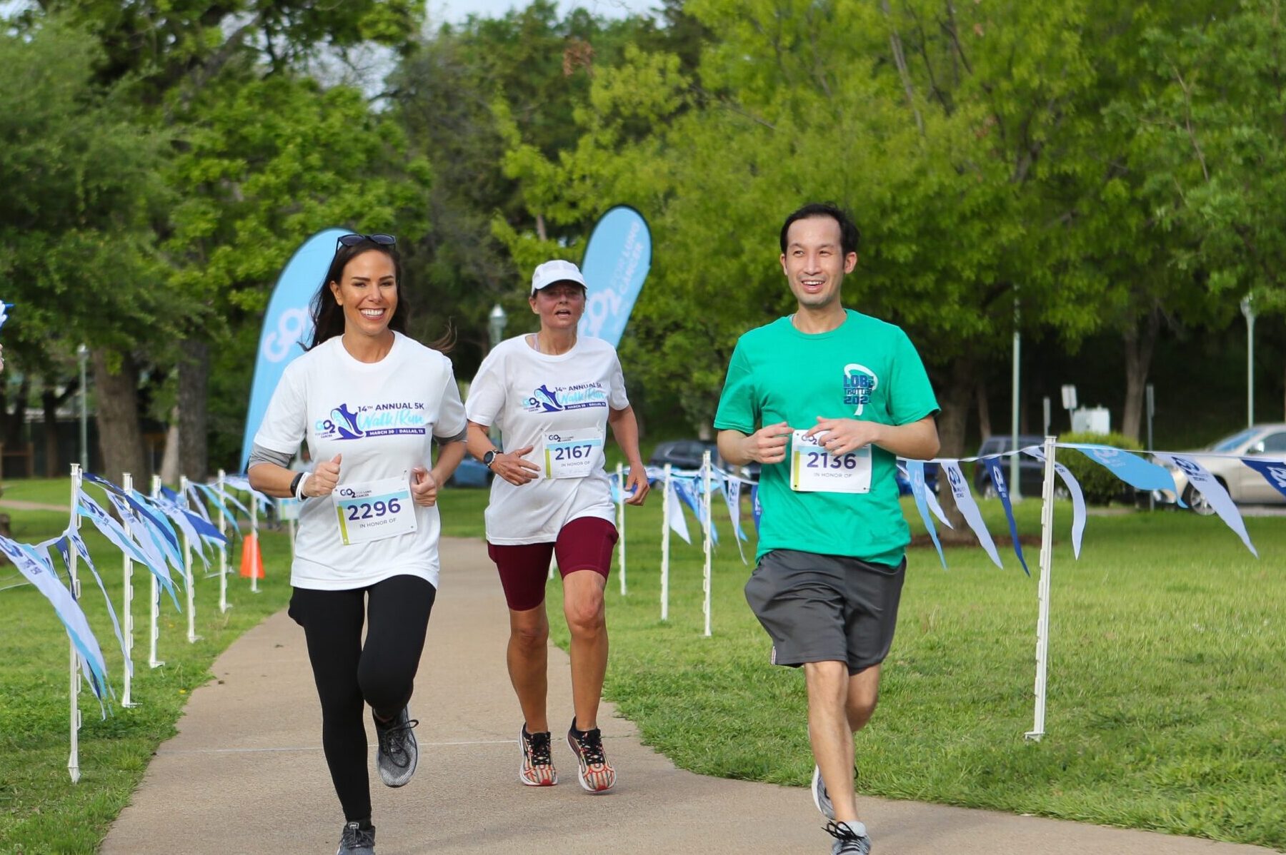 Dallas runners at 5K event